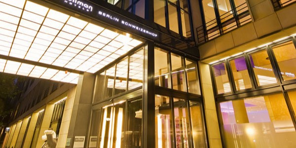 Pullman-Berlin-Schweizerhof_300x150.jpg